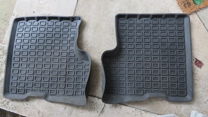 Vand covorase folosite pasager si locuri spate Duster -